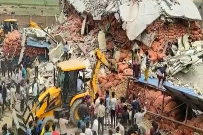 UP News : संभल में बड़ा हादसा भरभरा कर गिर पड़ा कोल्ड स्टोरेज