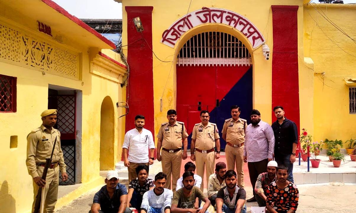 Kanpur News : कानपुर में सामजिक संस्था ने 9 कैदियों को कराया रिहा