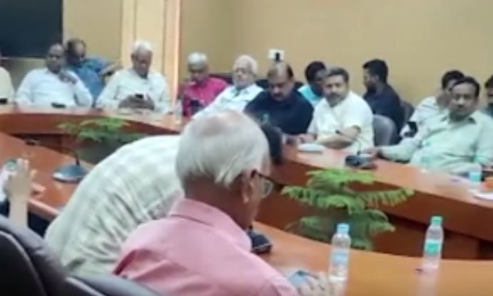 UP News : यूपी में बिजलीकर्मियों की हड़ताल खत्म, सरकार ने वापस लिए सभी मामले