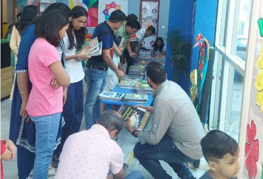 Greater Noida News : गौर सिटी-एक में हुआ बुक्स एक्सचेंज मेला