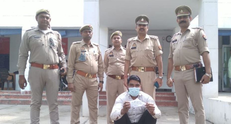 Greater Noida News : पुलिस ने 10 हजार के इनामी चोर को किया गिरफ्तार