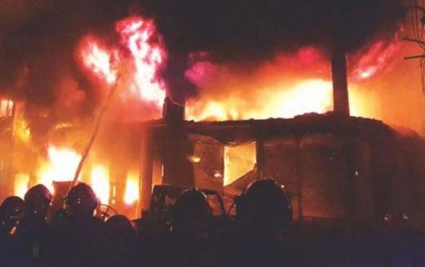 Maharashtra : कबाड़ के गोदाम में लगी आग पर 13 घंटे बाद काबू