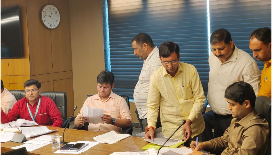 Greater Noida : ग्रेटर नोएडा में अभियान चलाकर कराएं फॉगिंग : एसीईओ