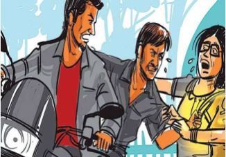 Noida News : डीएम चौराहे पर महिला से मोबाइल छीना, पुलिस ने दबोचा