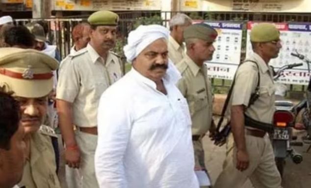 Ateeq Ahmad : जेल से बाहर आते ही खौफ में दिखा माफिया अतीक अहमद, प्रयागराज के लिए रवाना हुई पुलिस