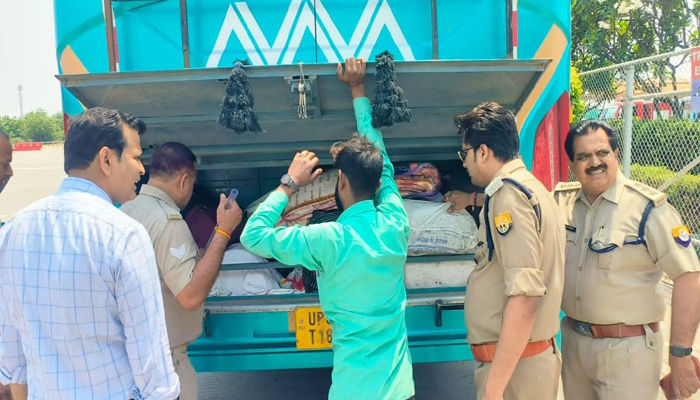 Gautam Buddha Nagar: हरियाणा-दिल्ली-चंडीगढ़ से आने वाले वाहनों की चैकिंग