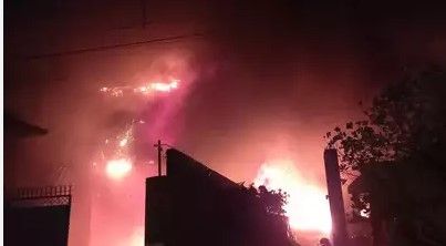 Kanpur Fire Accident : कानपुर में धागा फैक्टरी में लगी भीषण आग, दमकल की चार गाड़ियों ने पाया काबू