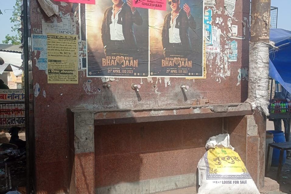 Dadri News : भीषण गर्मी के चलते दादरी बस स्टैंड पर खराब पड़े सार्वजनिक प्याऊ