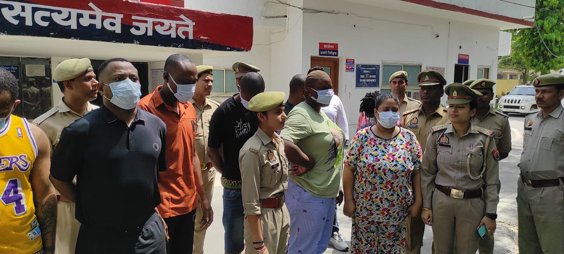 Noida News : पढ़ाई, इलाज के वीजा पर आए भारत, 9 वर्षों से कर रहे हैं ठगी