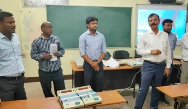 UP Nikay Chunav : निकाय चुनाव की ट्रेनिंग में अनुपस्थित कर्मचारियों पर होगी कार्रवाई, कटेगा 1 दिन का वेतन