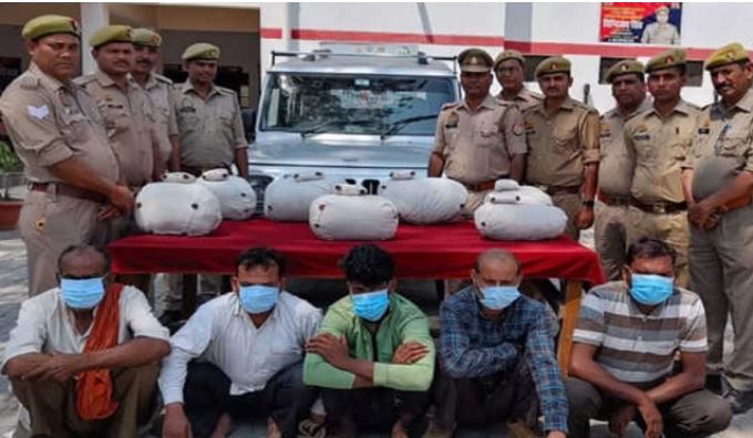 Basti : पांच अंतरराष्ट्रीय तस्कर गिरफ्तार, दो करोड़ रुपये मूल्य का गांजा बरामद