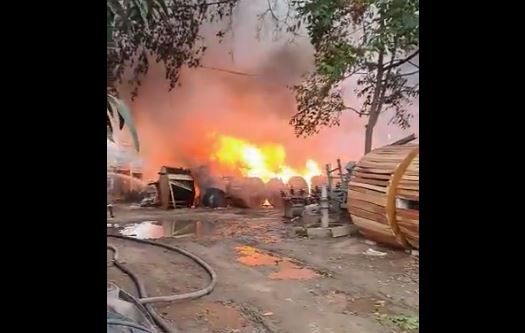 Muzaffarnagar : धू-धूकर जल गया पूरा बिजलीघर, आग बुझाने में जुटा सरकारी अमला