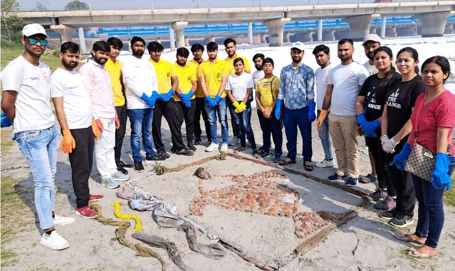 Noida News : वाईएसएस फाउंडेशन ने किया स्वच्छ यमुना मिशन का सामूहिक आगाज