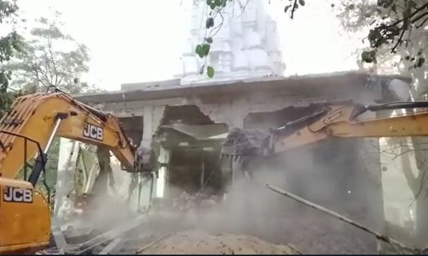 Indore Temple Accident : नींद से जागा प्रशासन, मूर्तियां दूसरे मंदिर में स्थापित