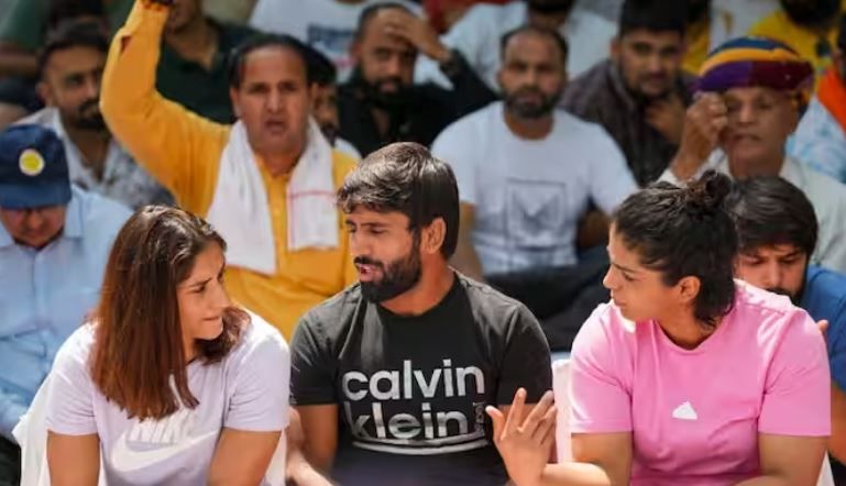 New Delhi : प्रदर्शन कर रहे पहलवानों के साथ हैं ‘इंसाफ के सिपाही’: सिब्बल