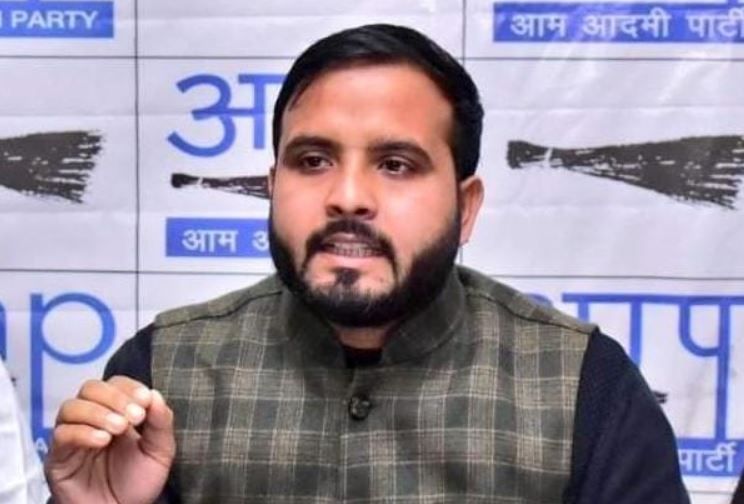 Lucknow News : रामाधीन इंटर कॉलेज में अवैध वसूली, योगी सरकार है छात्र विरोधी : वंशराज दुबे