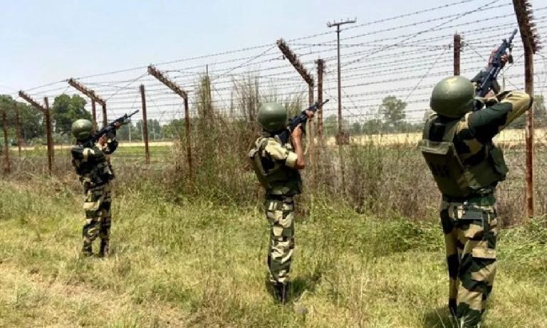 Jammu and Kashmir: राजौरी में LOC के पास पाकिस्तानी घुसैपैठिये को पकड़ा गया