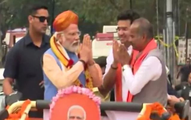 Karnataka Election 2023 बेंगलुरु में प्रधानमंत्री मोदी का 26 किलोमीटर लंबा रोड शो शुरू