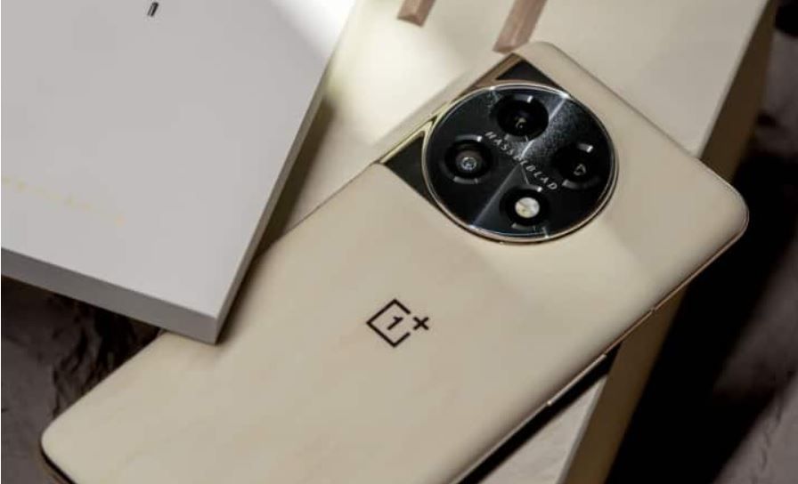 Business News : भारत में लान्च हो रहा है OnePlus का सबसे प्रीमियम एडिशन फोन, लुक देखते ही रह जाएंगे