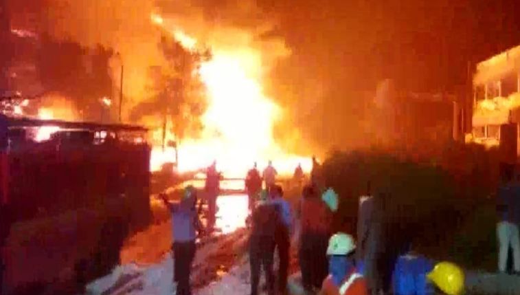 Gujrat News: आणंद जिले में ग्लू पैड फैक्ट्री में लगी आग, दो कर्मचारी झुलसे