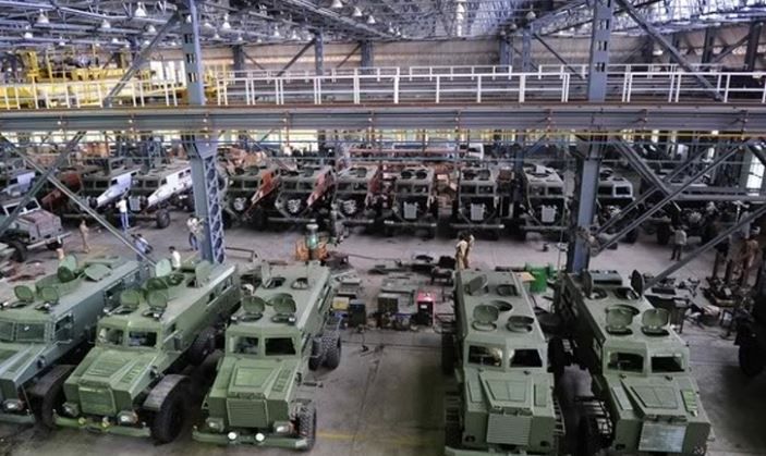 Defense News : देश का रक्षा उत्पादन पहली बार एक लाख करोड़ रुपये के पार