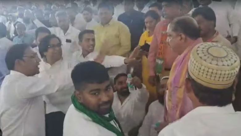मेरठ में शपथ ग्रहण समारोह में 'वंदे मातरम' पर BJP और AIMIM पार्षद आपस में भिड़े, मारपीट