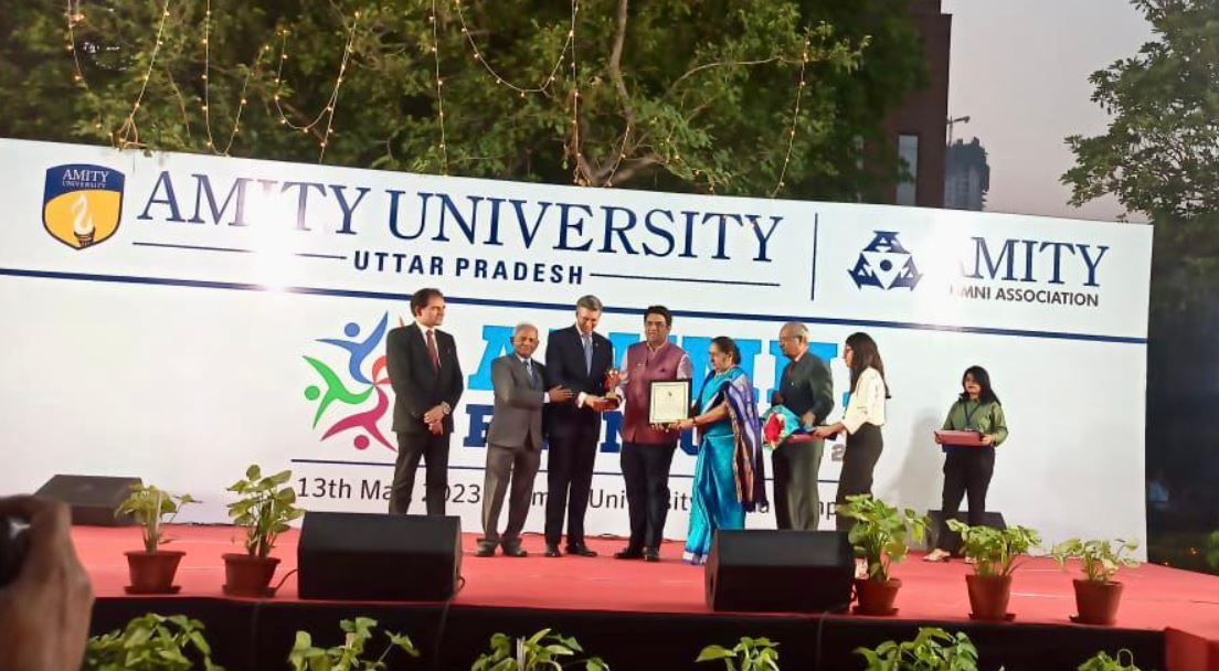 Noida News : यूनिवर्सिटी के 10 पूर्व छात्रों को एमिटी एलुमनाई एचीवर अवार्ड