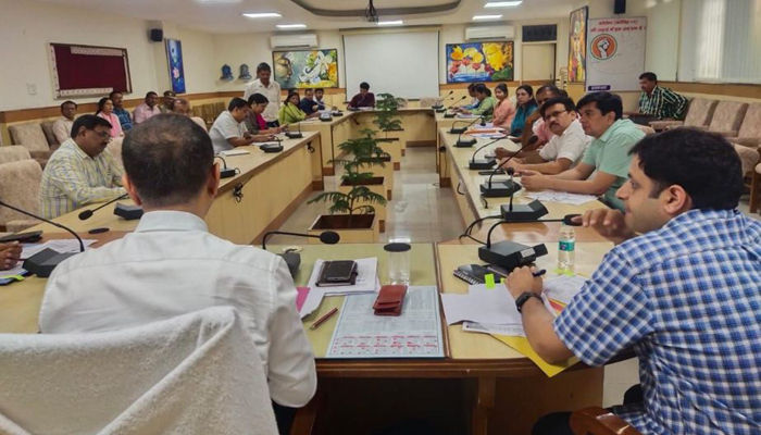 Ghaziabad News : हिंडन नदी की सफाई में जुटेंगे गाजियाबाद के डीएम