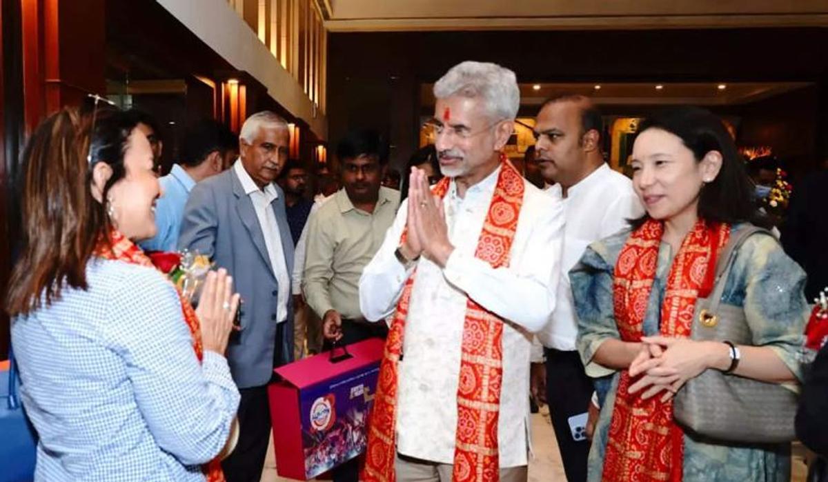 Gujrat News : गुजरात की दो दिवसीय यात्रा पर वडोदरा पहुंचे विदेश मंत्री जयशंकर