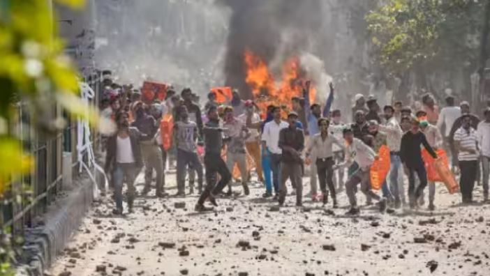 Delhi Riots Case : अदालत ने एसआई को जांच से हटाया, सीपी के पास भेजा मामला