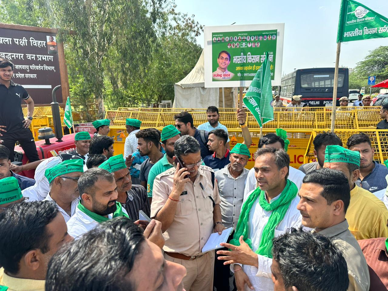 Wrestler proterst: भारतीय किसान संगठन के अध्यक्ष राजेन्द्र यादव के नेतृत्व में सैकड़ों किसान पहुंचे जंतर मंतर