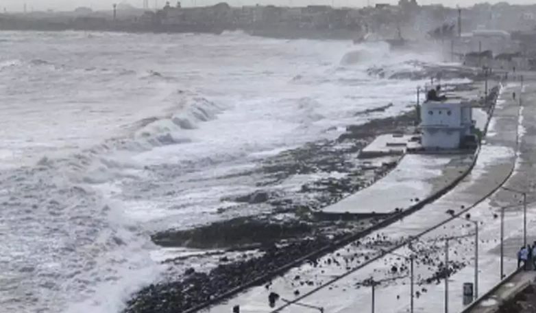 Biparjoy Cyclone : गुजरात में प्रभावित क्षेत्र को पूरी तरह खाली कराया