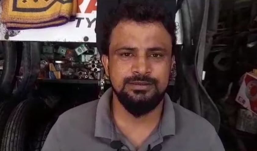 Gorakhpur News : हॉकी का नेशनल प्लेयर बना रहा पंक्चर, कभी करता था दनादन गोल