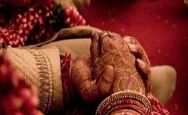 UP News: पड़ोसी के प्यार में पागल थी पत्नी, पकड़ी गई तो पति ने किया ऐसा काम हो, हो रही हर तरफ चर्चा