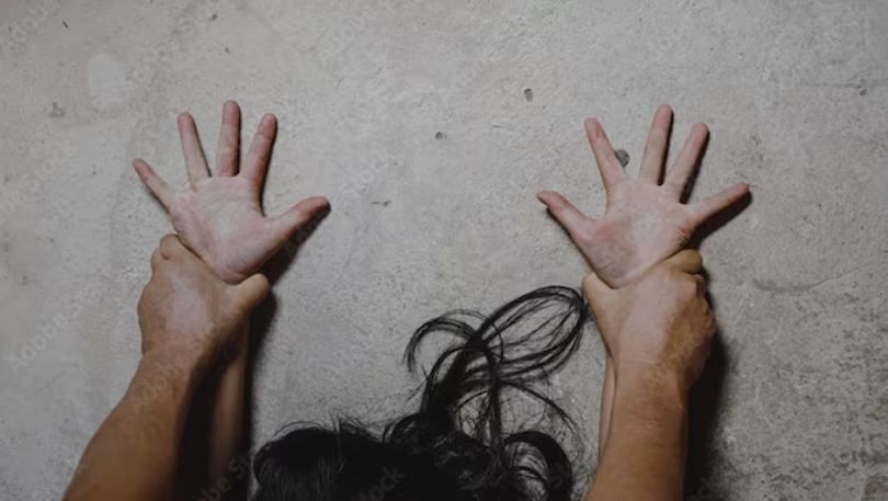 हैरान कर देने वाला दुष्कर्म : 20 साल पहले मर चुके परदादा ने किया रेप, 4 पीढ़ियों के खिलाफ FIR