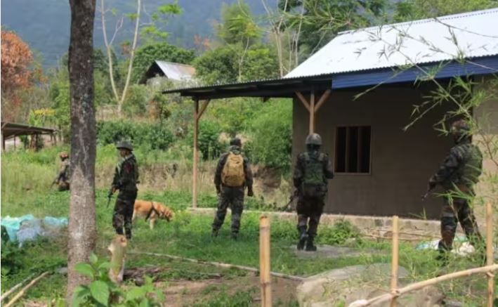 Manipur Violence : स्वचालित हथियारों से गांवों में की गोलीबारी