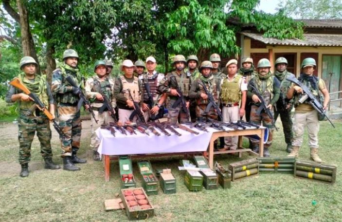 Manipur Violence : मणिपुर में तलाशी अभियान, 35 हथियार और हथियारों के गोदाम मिले