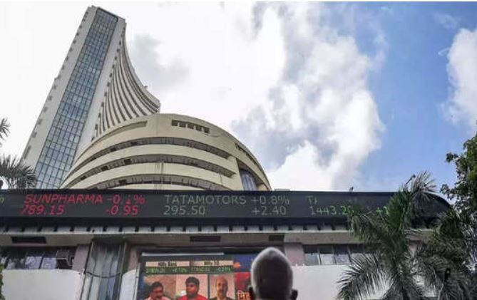 Share Market : मार्केट खुलते ही इन शेयरों में दिखा उछाल, शुरुआती कारोबार में 0.94 फीसदी की थी बढ़त