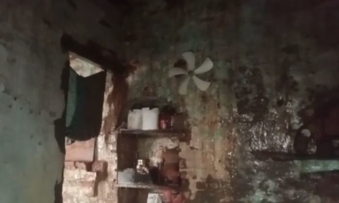 Bulandshahr News : गिराऊ स्थिति में पहुंचे घरों का एडीएम ने किया निरीक्षण, दी आर्थिक सहायता