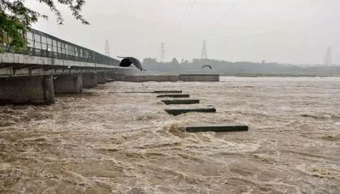 Noida News : जेवर के दर्जनों गांवों पर मंडराया खतरा