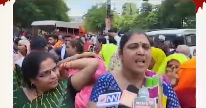 Priyanka Gandhi in Gwalior : राजस्थान से ग्वालियर आयी महिलाओं के सवालों से भागती दिखीं प्रियंका