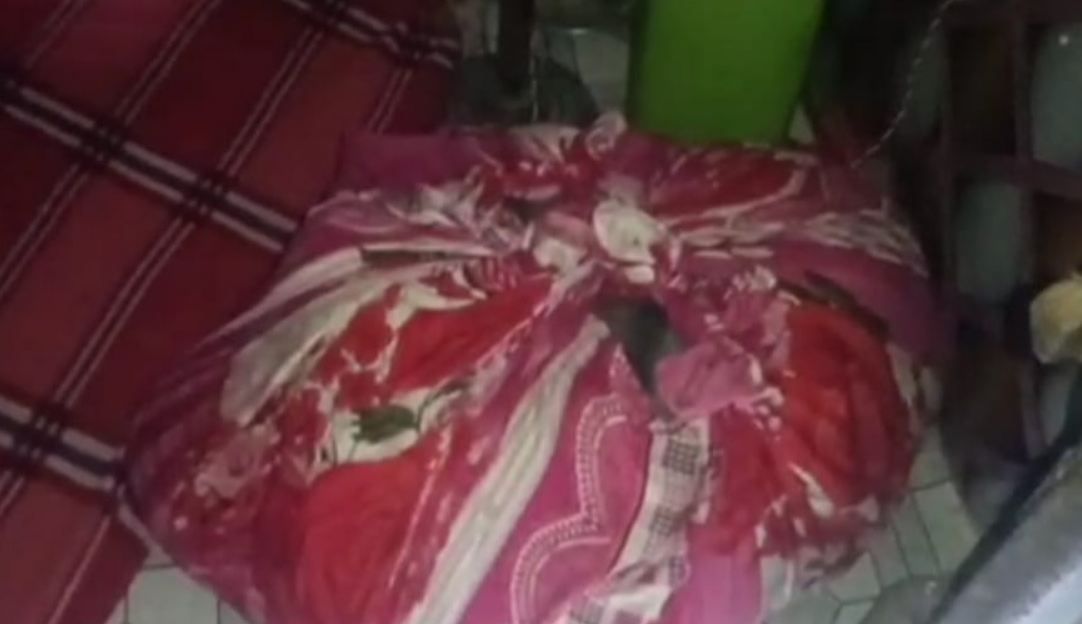 कलियुगी बेटा : पिता की हत्या कर कपड़े की गठरी में बांध दिया शव UP News