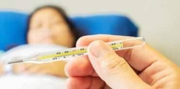 UP News : तेज बुखार के बाद लड़की की मौत, महीने में तीसरी मौत से इलाके में दहशत