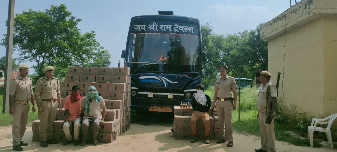 Bulandshahr Crime News: स्लीपर बस में शराब तस्करी का अनोखा तरीका,जान कर हो जाएंगे हैरान !