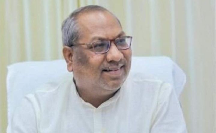 Gorakhpur News:"जितने डीडी रैंक के अधिकारी हैं सभी को सस्पेंड कर सड़क पर ला दो": अफसरों पर भड़के संजय निषाद