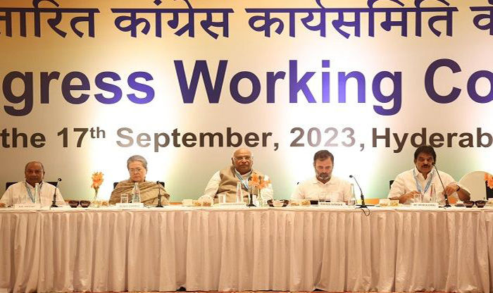 Congress Meeting : खरगे की कांग्रेस नेताओं को अनुशासन की नसीहत, एकजुटता का आह्वान