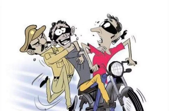 नोएडा पुलिस ने अलग-अलग जगहों से तीन वाहन चोरों को धर दबोचा