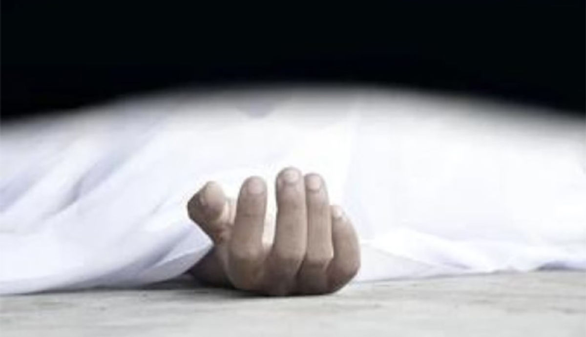 नोएडा में मशीन के नीचे दबा मजदूर, हुआ खौफनाक अंजाम