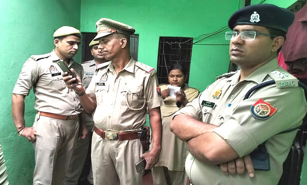 Ghaziabad News : पत्नी का गला रेता, फिर खाट पर शव छोड़कर पति फरार