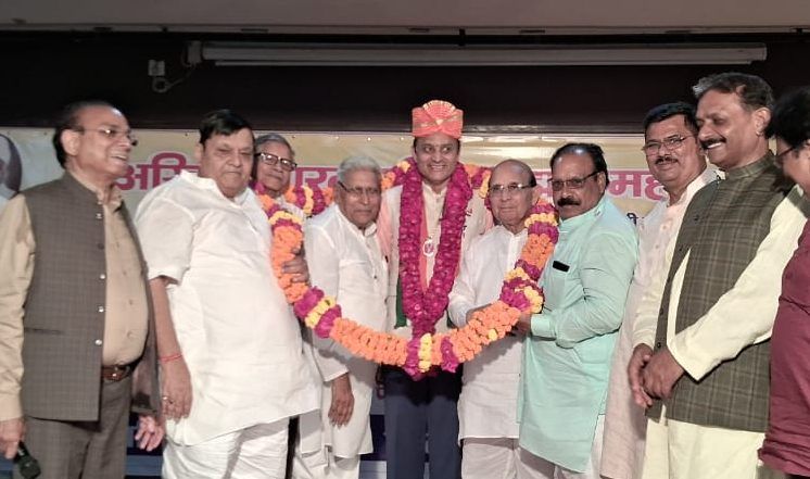 चंद्रयान-3 की सफलता में उल्लेखनीय योगदान के लिए डॉक्टर विनोद कुमार कौशिक का ब्राह्मण समाज ने किया सम्मान